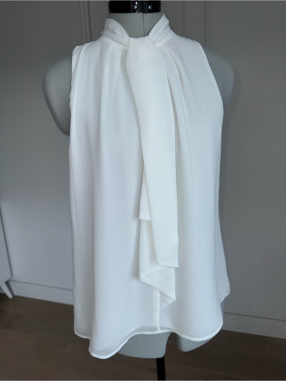 Calvin Klein White Sleeveless Tie-Neck Blouse